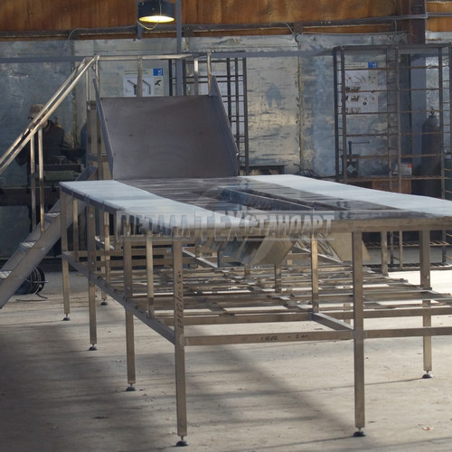 Стол производственный пристенный из нержавеющей стали с бортом